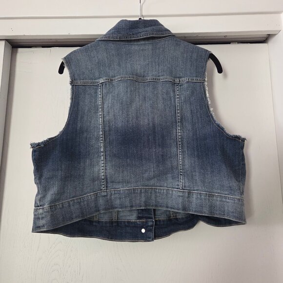 Torrid Women’s Size 1 Denim Jean Vest Cropped Distressed Medium Wash - Picture 5 of 5